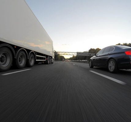 Fatal Crash in Shreveport, LA — Truck Hydroplanes on I-220 (July 3, 2025)